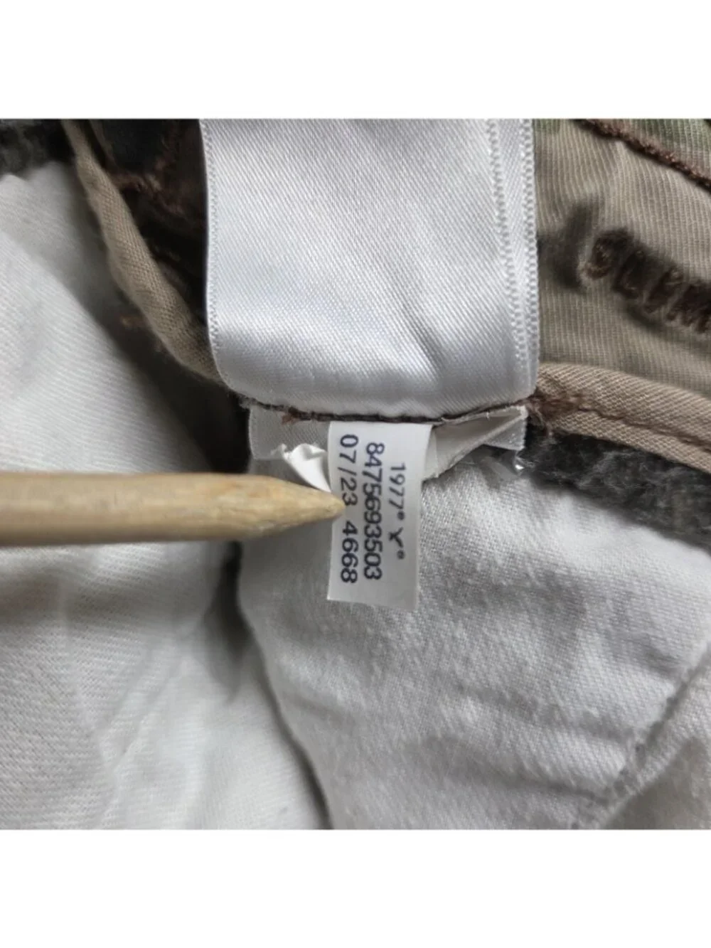 American Eagle Pants Mens 30x28 (Tag 30x32) Camo Slim Lived in Cargo Distressed